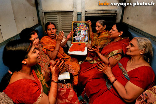 Femme dans un train au Rajasthan