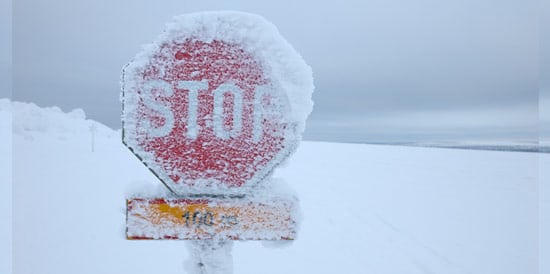 Panneau STOP gelée